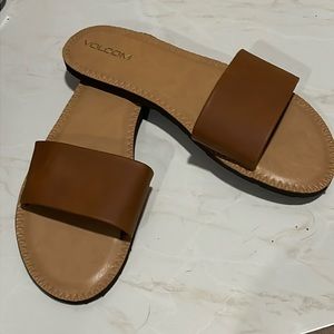 NWOT Volcom Genuine Leather Single Strap Flip Flops